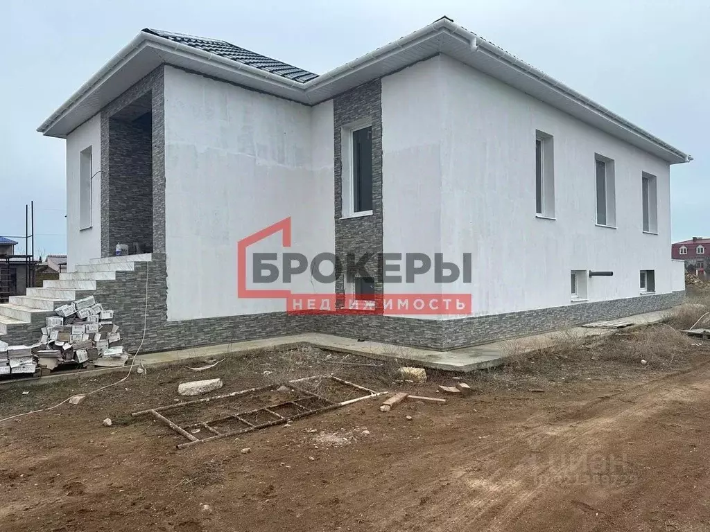 Дом в Крым, Евпатория городской округ, Заозерное пгт ул. Космическая, ... - Фото 1