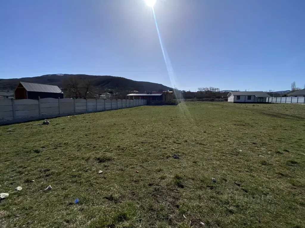 Участок в Севастополь с. Орлиное, ул. Урожайная, 40 (8.4 сот.) - Фото 1