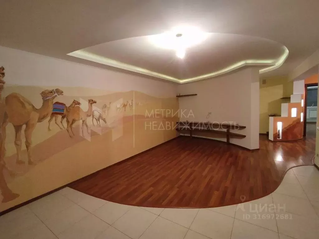 3-к кв. Тюменская область, Тюмень ул. Челюскинцев, 29 (130.0 м) - Фото 0
