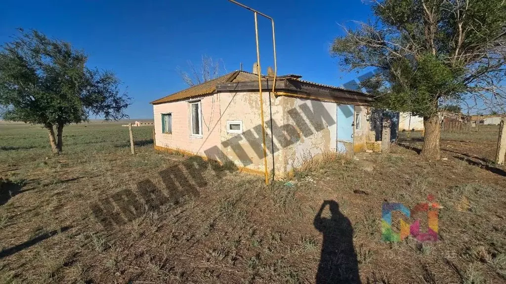 2-к кв. Калмыкия, Ики-Бурульский район, пос. Ут Сала ул. Строительная ... - Фото 1