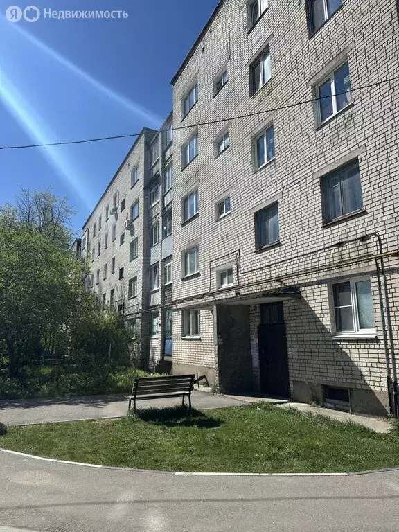 3-комнатная квартира: Бор, улица Нахимова, 51 (58.3 м) - Фото 0