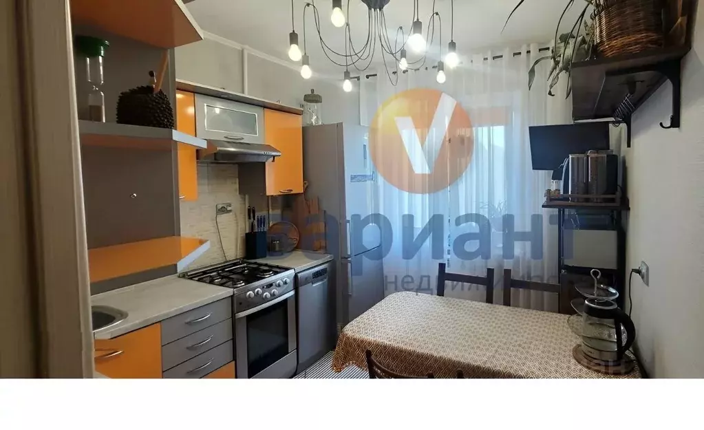 3-к кв. Омская область, Омск ул. Дианова, 22 (65.0 м) - Фото 0
