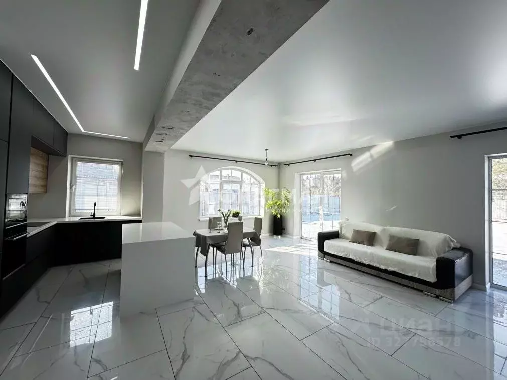 Дом в Иркутская область, Усолье-Сибирское ул. Александровская (201 м) - Фото 1