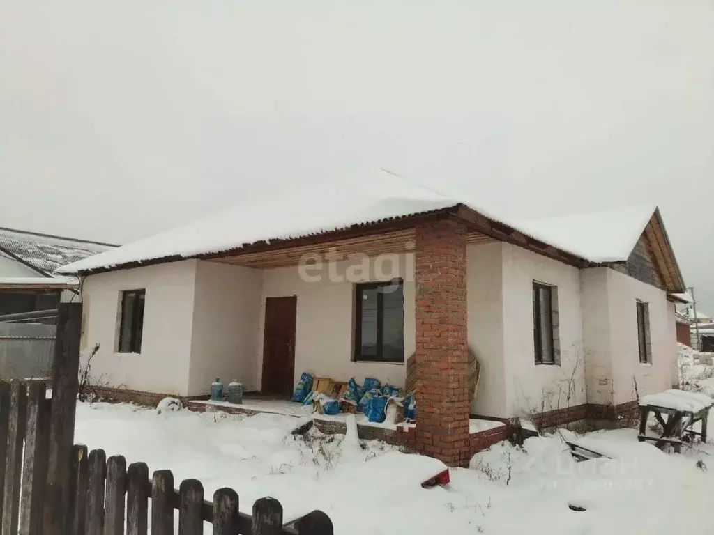 Дом в Башкортостан, Иглинский район, Акбердинский сельсовет, с. ... - Фото 0