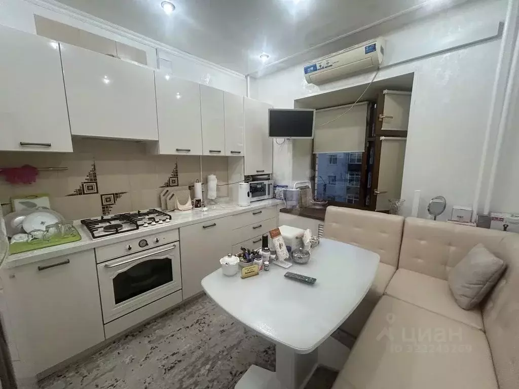 2-к кв. Ямало-Ненецкий АО, Новый Уренгой Юбилейный мкр, 4/2А (58.4 м) - Фото 1