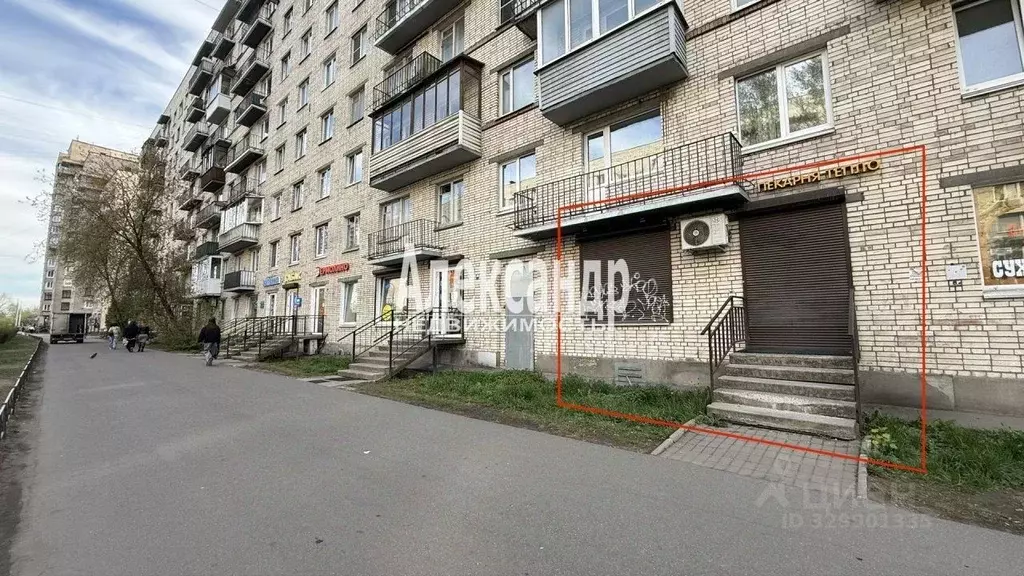 Торговая площадь в Санкт-Петербург ул. Лени Голикова, 47 (32 м) - Фото 1