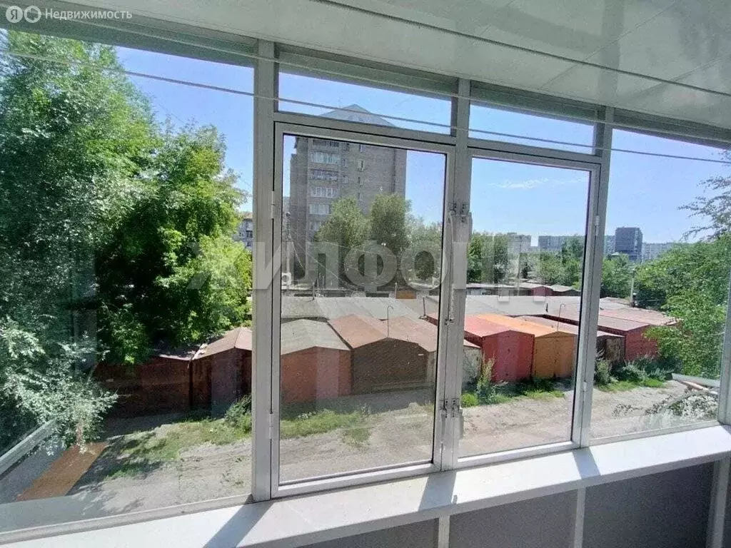 3-комнатная квартира: Абакан, улица Крылова, 71А (66 м) - Фото 0