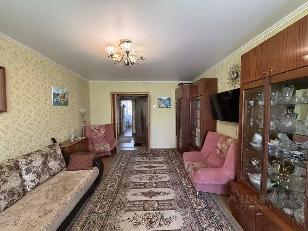 3-к кв. Смоленская область, Рославль 15-й мкр, 23 (58.7 м) - Фото 1