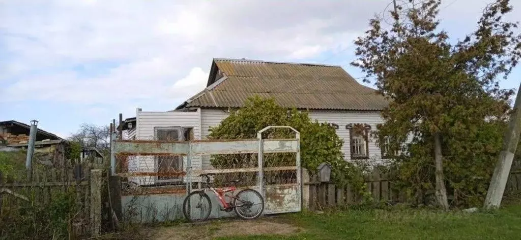 Дом в Курская область, Дмитриевский район, Новопершинский сельсовет, ... - Фото 1