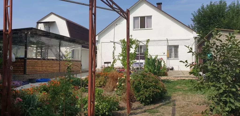 Дом в Крым, Ленинский район, Заветненское с/пос, с. Заветное  (100 м) - Фото 0