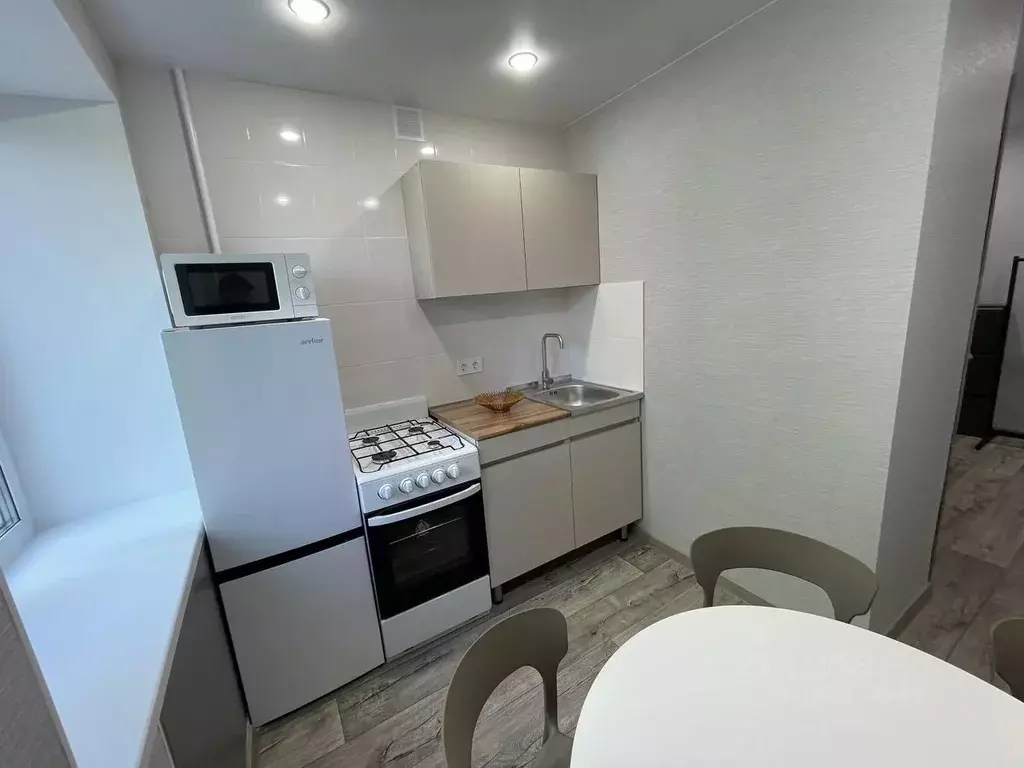 2-к кв. Омская область, Омск ул. 21-я Амурская, 30А (49.2 м) - Фото 1