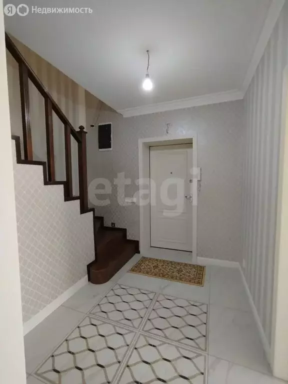 3-комнатная квартира: Владикавказ, улица Шамиля Джикаева, 7 (98 м) - Фото 0