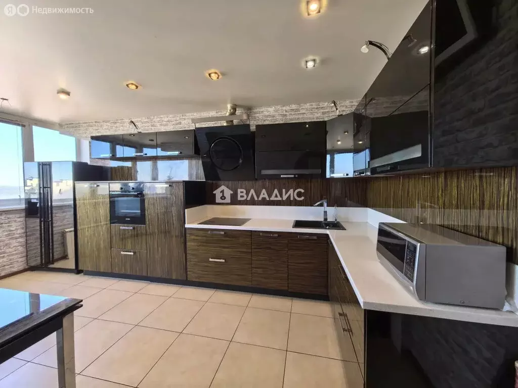 3-комнатная квартира: Красногорск, улица Вилора Трифонова, 1 (74.1 м) - Фото 1
