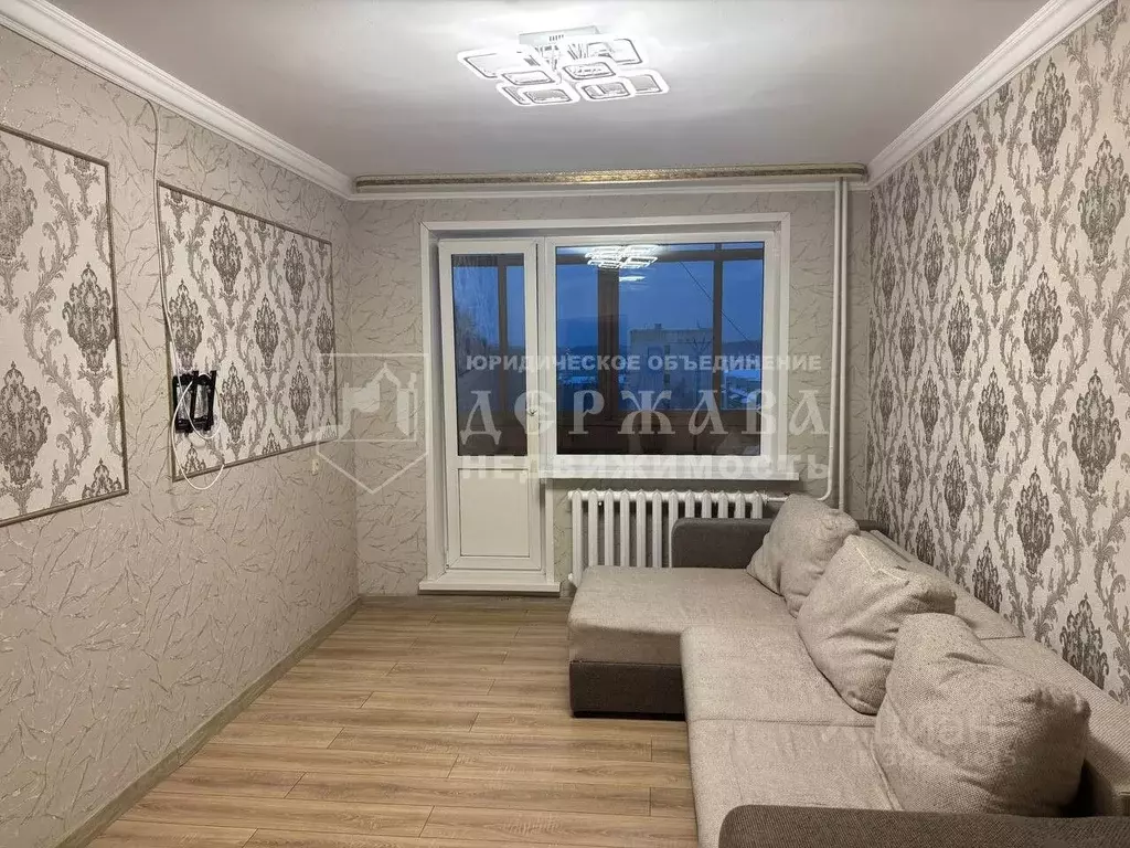 3-к кв. Кемеровская область, Кемерово просп. Ленина, 136 (70.0 м) - Фото 1