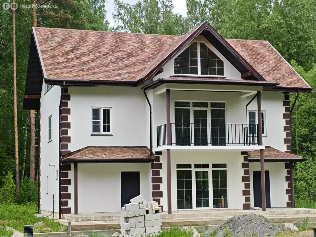 Дом в Плодовское сельское поселение, посёлок Красное (225 м) - Фото 1