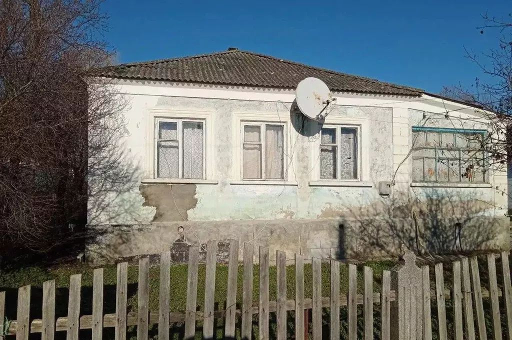 Дом в Крым, Бахчисарайский район, с. Голубинка ул. Ленина, 3 (80 м) - Фото 1