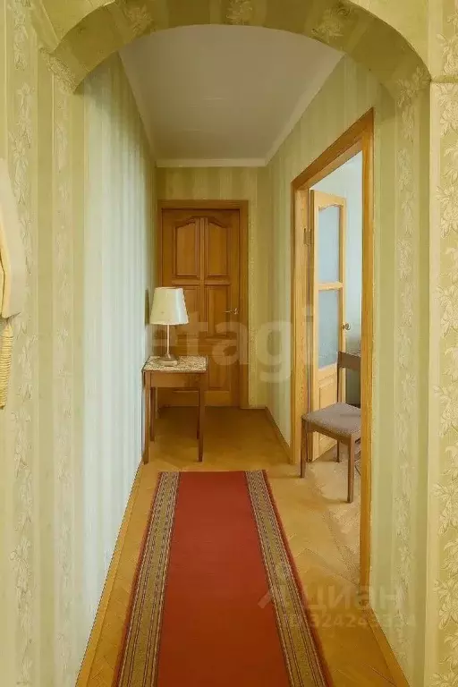 2-к кв. Омская область, Омск просп. Космический, 33 (42.2 м) - Фото 1