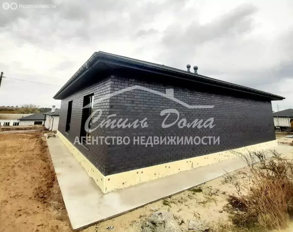 Дом в Волгоград, улица Джамбула Джабаева (190 м) - Фото 2