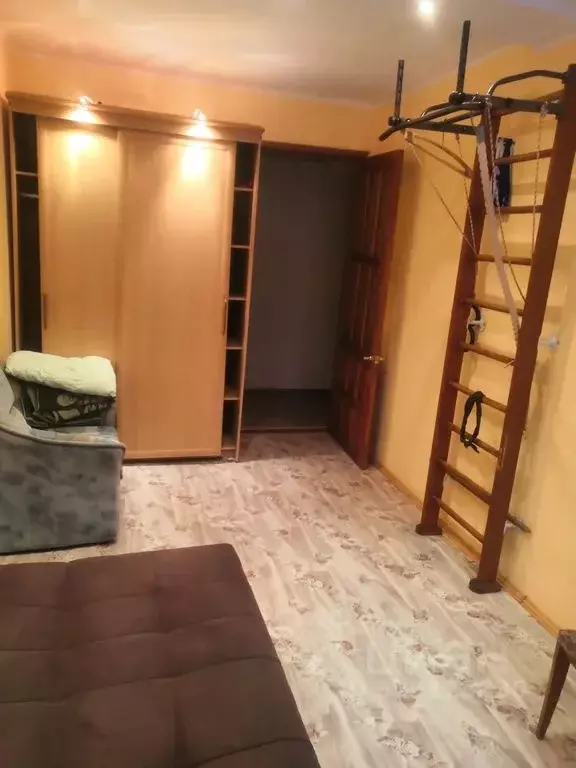 Комната Челябинская область, Златоуст ул. Тургенева, 6 - Фото 1