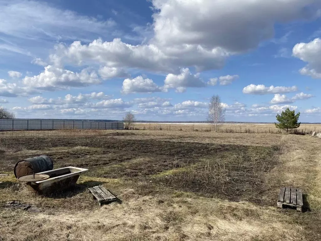 Участок в Свердловская область, Каменский муниципальный округ, д. ... - Фото 1