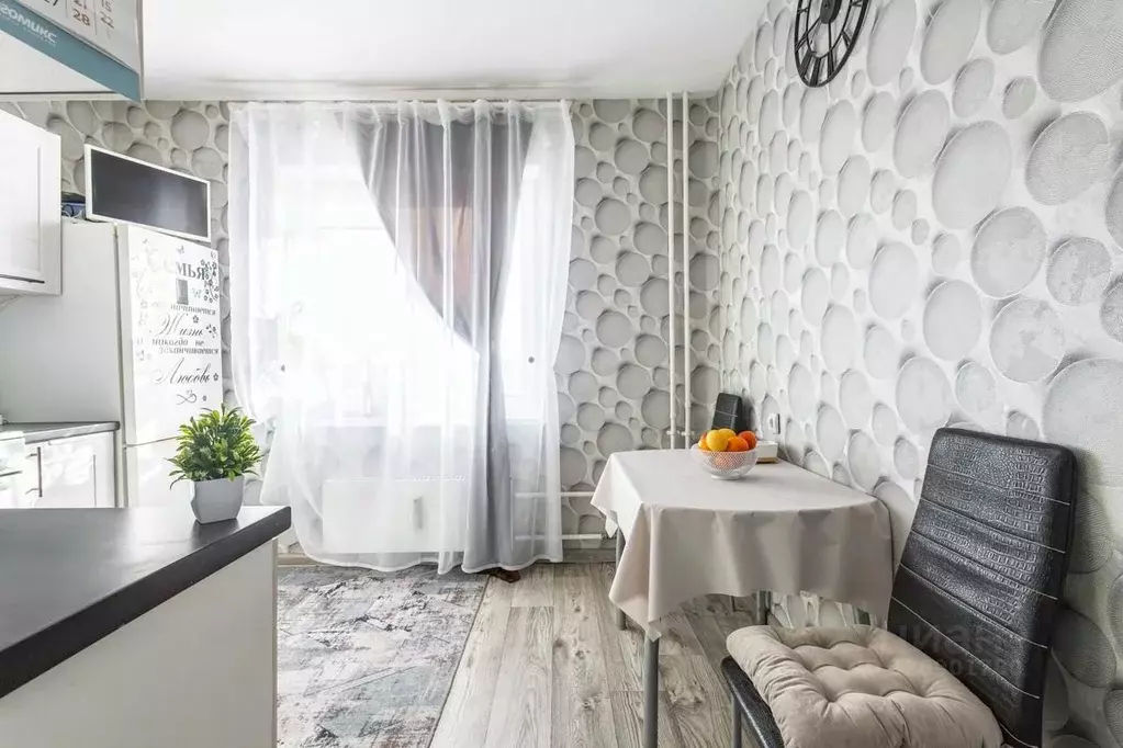 2-к кв. Омская область, Омск проезд 2-й Амурский, 4 (55.6 м) - Фото 1