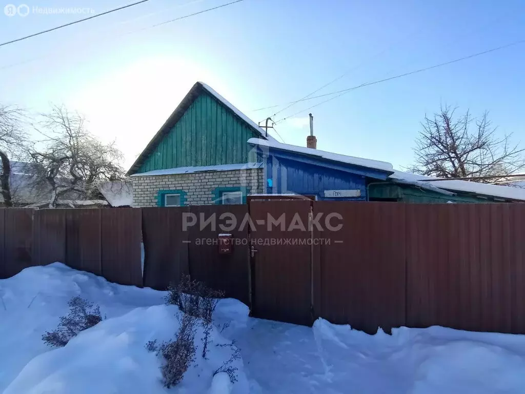 Дом в Брянская область, рабочий посёлок Дубровка, улица Горького (58 ... - Фото 1