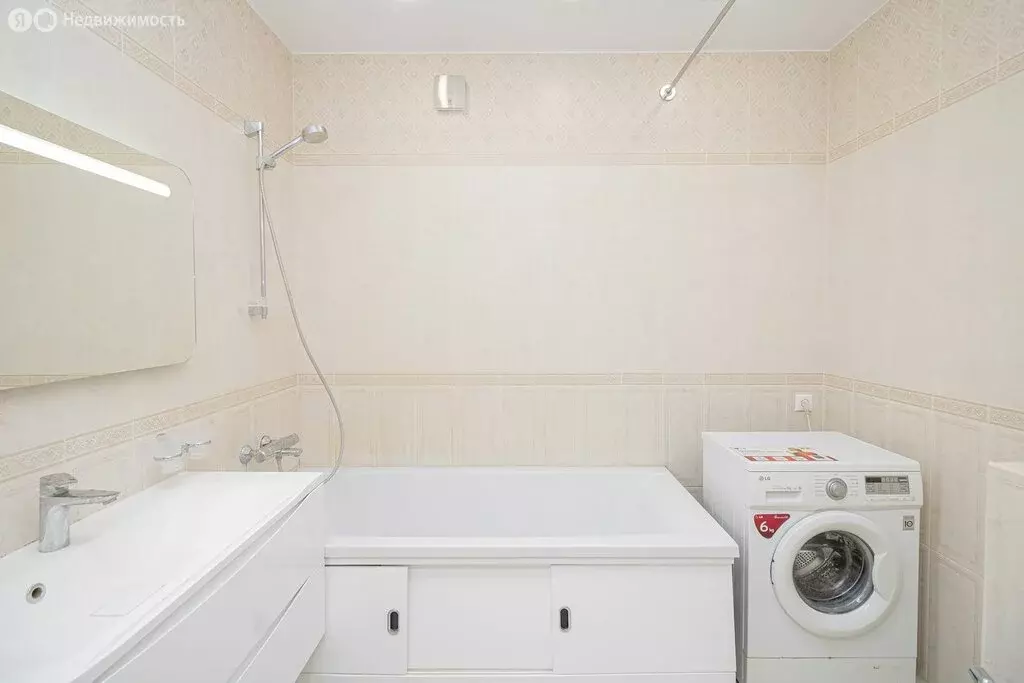 2-комнатная квартира: Тюмень, улица Мельникайте, 36 (65 м) - Фото 1