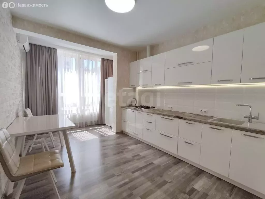 1-комнатная квартира: Мирное, улица Крымской Весны, 5к1 (40 м) - Фото 1
