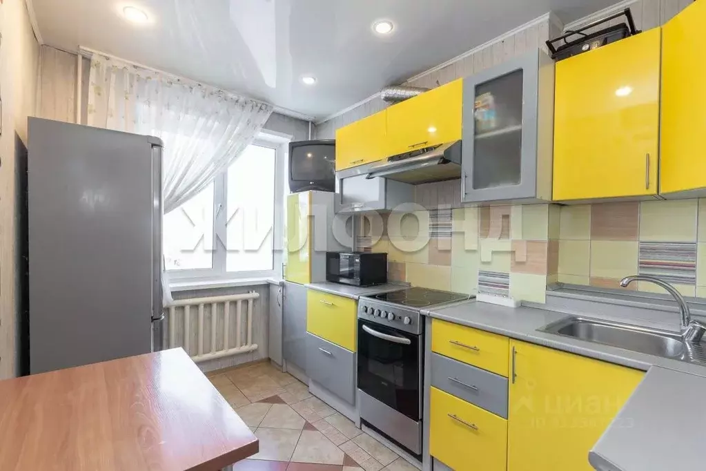 3-к кв. Алтайский край, Барнаул ул. Гущина, 160 (59.7 м) - Фото 0