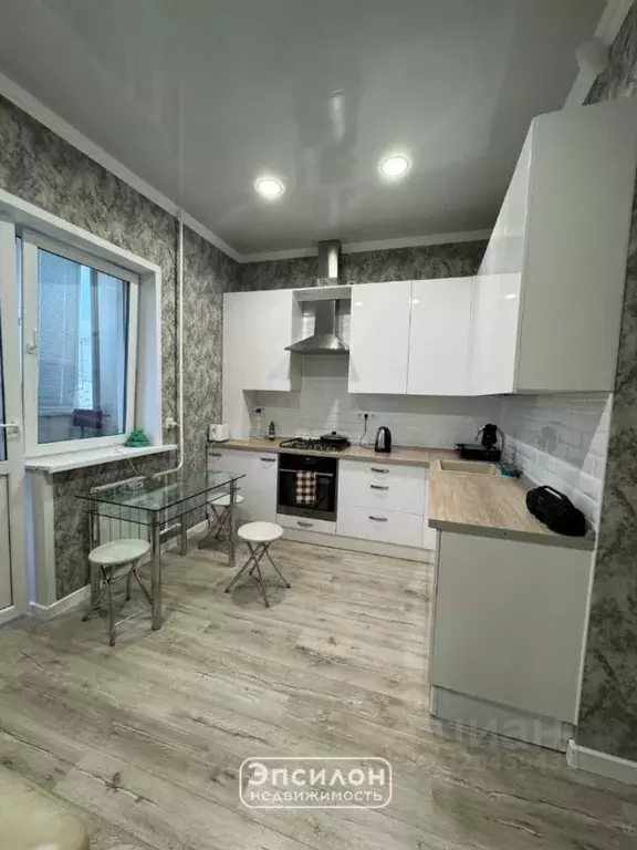 2-к кв. Курская область, Курск Хуторская ул., 4 (75.5 м) - Фото 0
