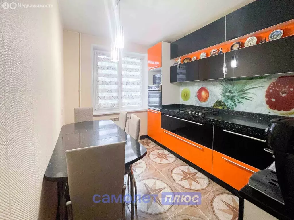 3-комнатная квартира: Чебоксары, Кукшумская улица, 21 (69.5 м) - Фото 1