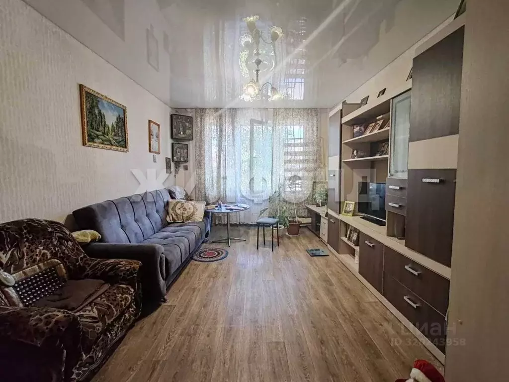 2-к кв. Хакасия, Абакан Хакасская ул., 17 (50.1 м) - Фото 0
