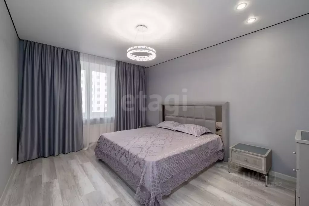 2-к кв. Тюменская область, Тюмень ул. Республики, 204к11 (70.0 м) - Фото 1