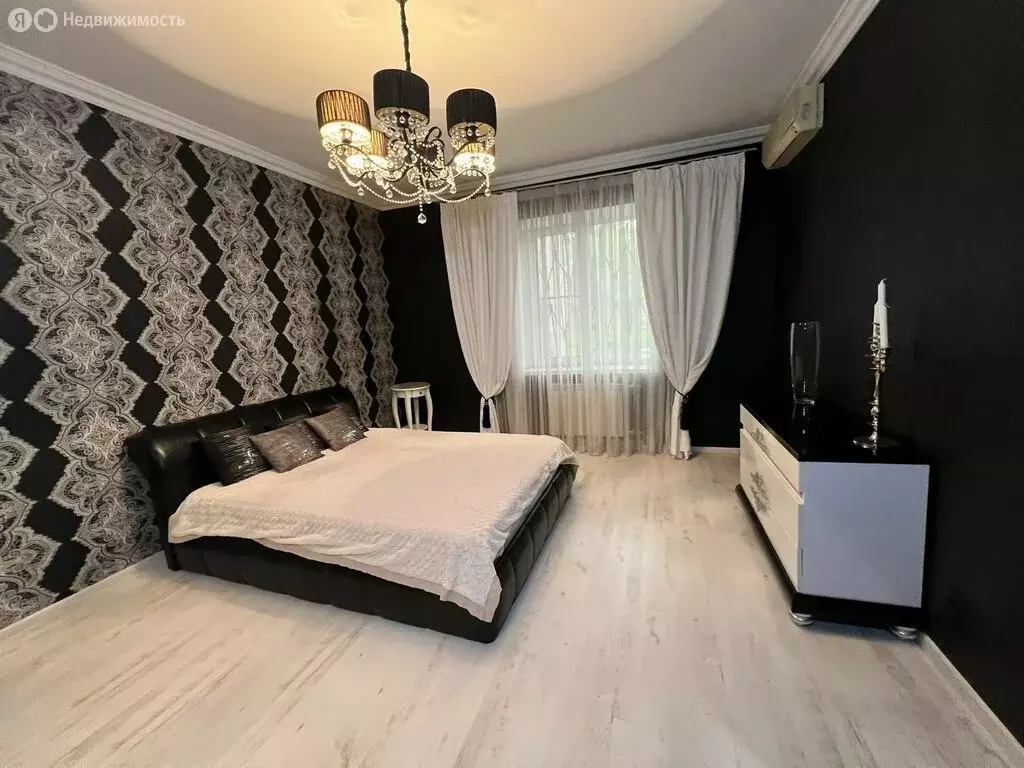 3-комнатная квартира: Волгоград, улица им. Циолковского, 8 (83 м) - Фото 1