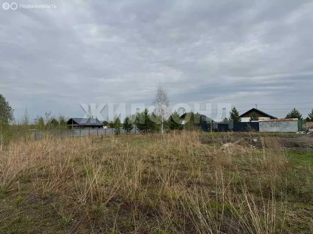 Участок в посёлок Октябрьский, Часовая улица (12 м) - Фото 0
