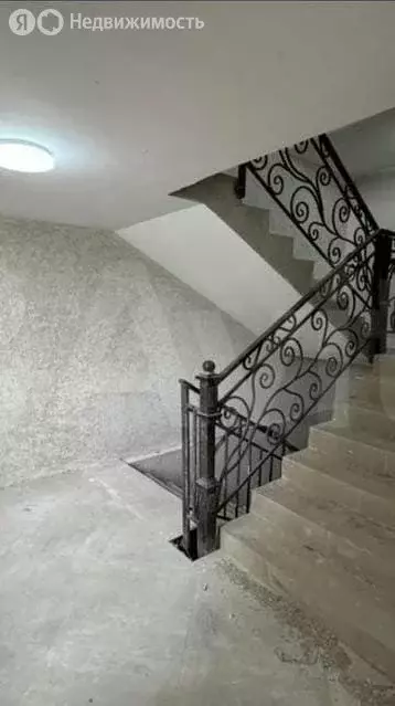 1-комнатная квартира: Махачкала, улица Азизова, 44Д (50 м) - Фото 0
