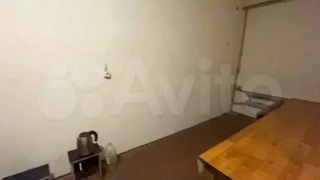 Комната 100 м в 3-к., 2/5 эт. - Фото 1