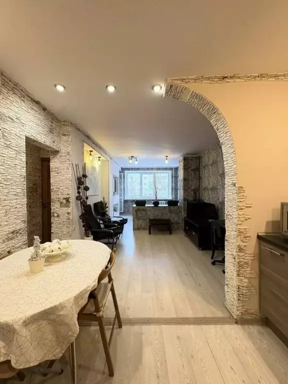 1-к кв. Омская область, Омск ул. Туполева, 4 (50.9 м) - Фото 2