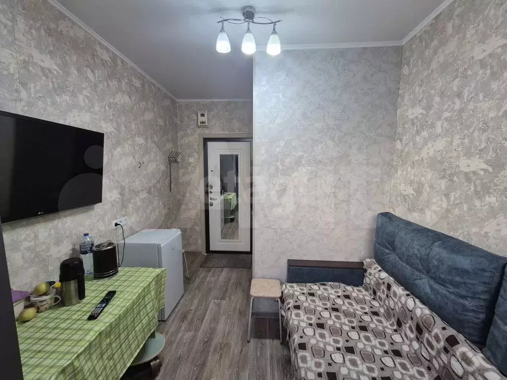 Комната 8 м в 1-к., 1/6 эт. - Фото 0