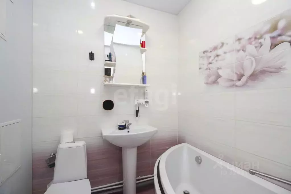 1-к кв. Омская область, Омск ул. Кирова, 51 (32.7 м) - Фото 1