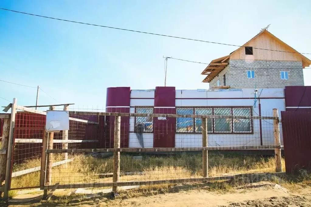 Дом в Саха (Якутия), Якутск просп. Михаила Николаева (300 м) - Фото 1