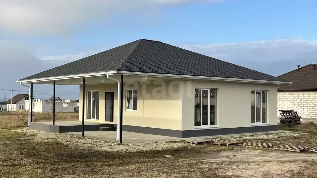 Дом в Белгородская область, Старый Оскол ул. 5 Февраля, 11 (100 м) - Фото 1