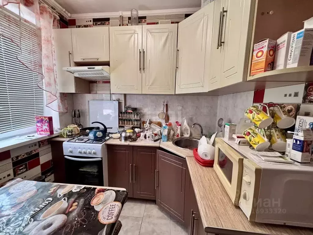 2-к кв. Белгородская область, Старый Оскол Молодогвардеец мкр, 3 (43.7 ... - Фото 0
