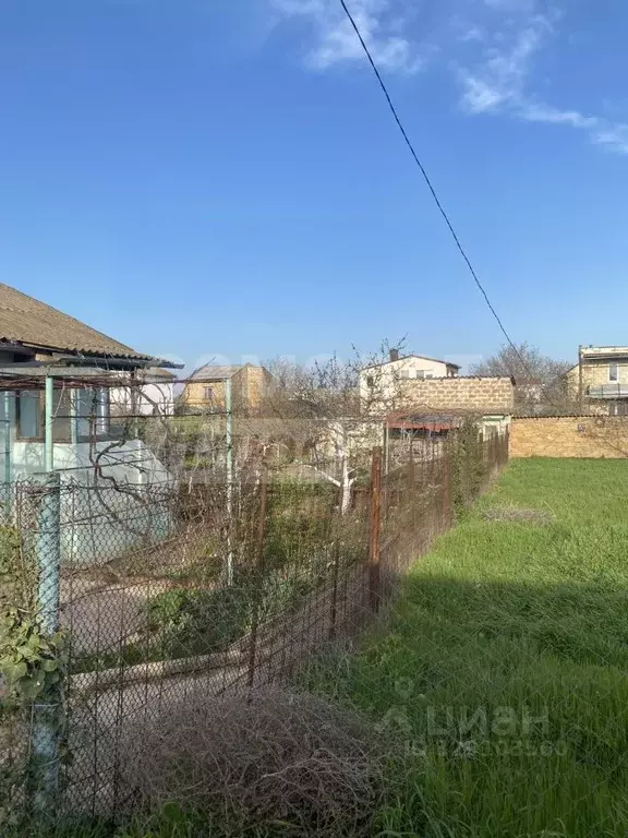 Участок в Крым, Сакский район, Суворовское с/пос, Строитель СНТ ул. ... - Фото 0