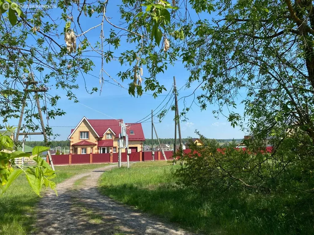 Дом в муниципальное образование Киров, деревня Гуси, 37 (350 м) - Фото 1