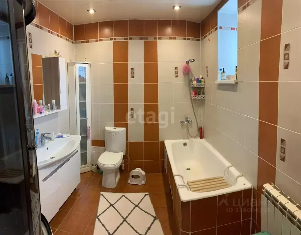 Дом в Вологодская область, Череповец Новосельская ул., 14 (320 м) - Фото 1