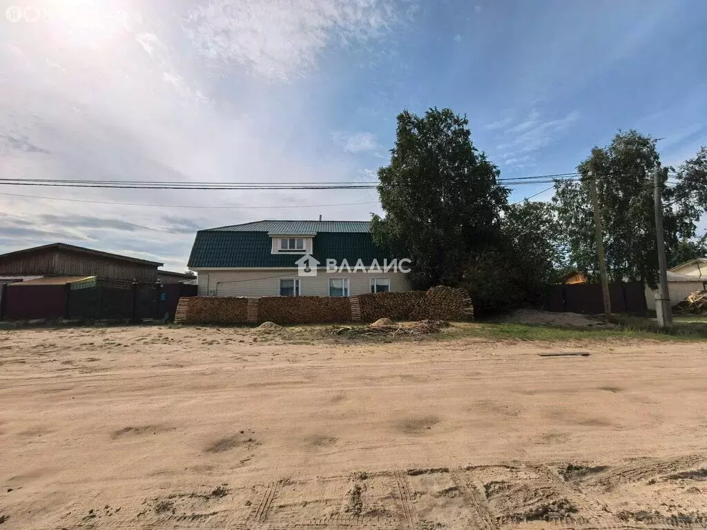 Дом в посёлок городского типа Усть-Баргузин, улица Дзержинского, 24 ... - Фото 1