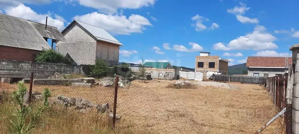 Участок в Севастополь с. Орлиное, ул. Рябиновая (10.0 сот.) - Фото 1