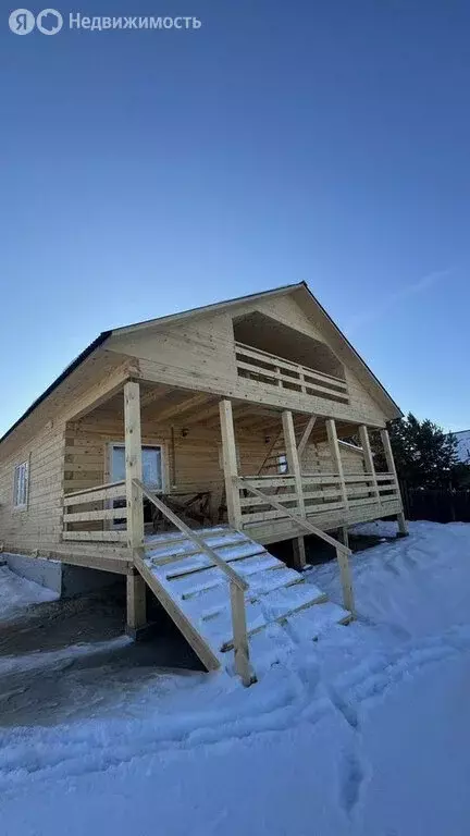Дом в село Нижний Саянтуй, улица Толбоева (235 м) - Фото 1