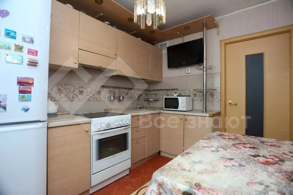 3-к кв. Челябинская область, Челябинск ул. Энгельса, 95 (64.7 м) - Фото 1